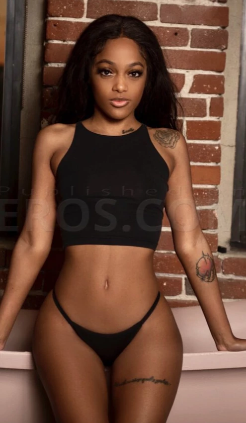 Mehgan (25) – Call Girl & Independent Escort Service in Beverly Hills - Gallery Photo 3