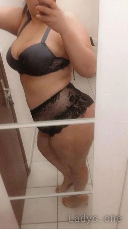 Sarah Bellebeurette (27) – Call Girl & Independent Escort Service in Biarritz - Gallery Photo 3