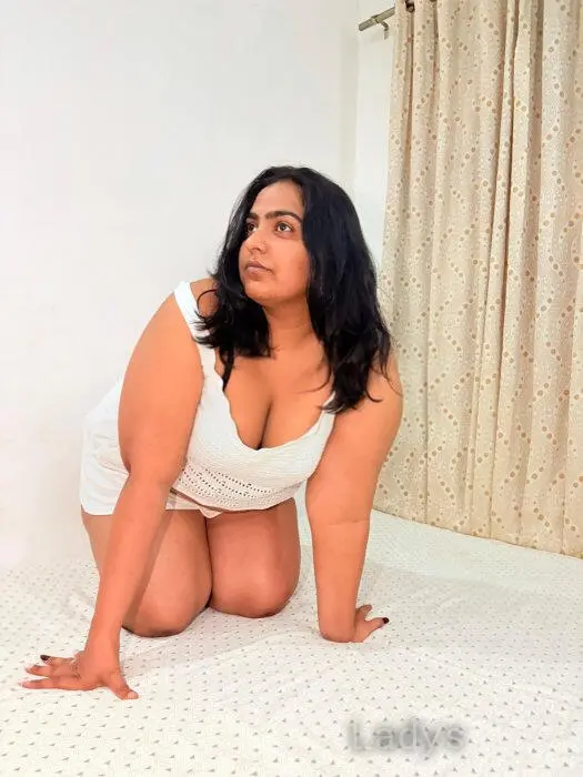 Ayushi (24) – Call Girl & Independent Escort Service in Birkirkara - Gallery Photo 4