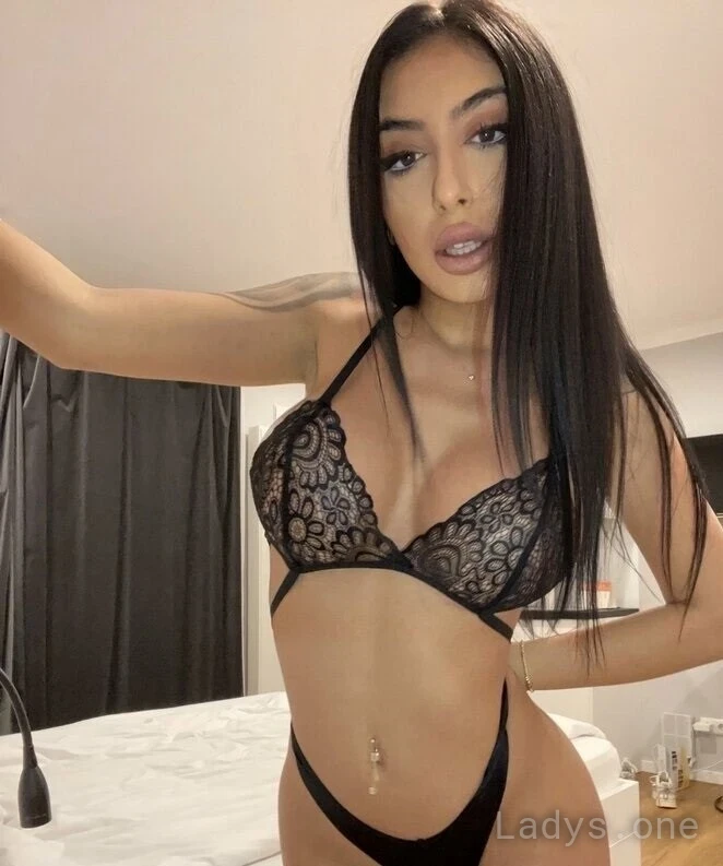 Andra Busty (22) – Call Girl & Independent Escort Service in Blackpool - Gallery Photo 2