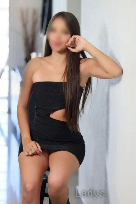 Liz Abello (19) – Call Girl & Independent Escort Service in Bogotá - Gallery Photo 3