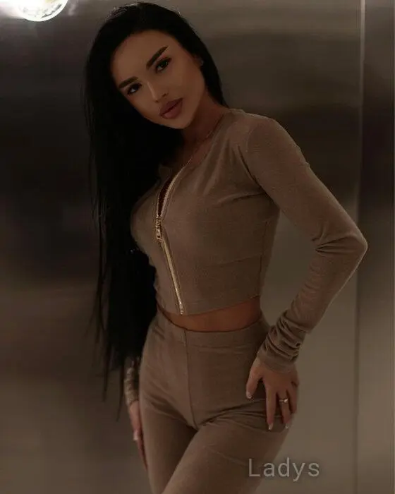 Rhea (24) – Call Girl & Independent Escort Service in Bonn - Gallery Photo 3