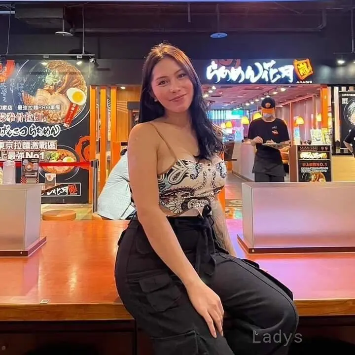 Emily (25) – Call Girl & Independent Escort Service in Boracay - Gallery Photo 4