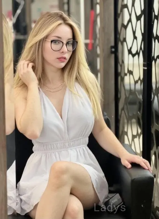 Anna (24) – Call Girl & Independent Escort Service in Bordeaux - Gallery Photo 5