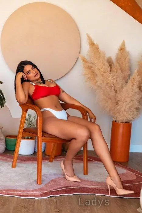 Rafaela (25) – Call Girl & Independent Escort Service in Brighton - Gallery Photo 3