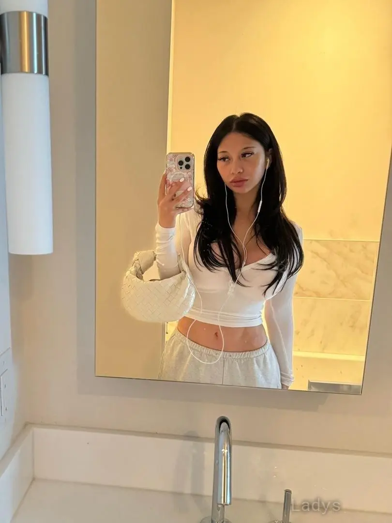 Yam (26) – Call Girl & Independent Escort Service in Brighton - Gallery Photo 3