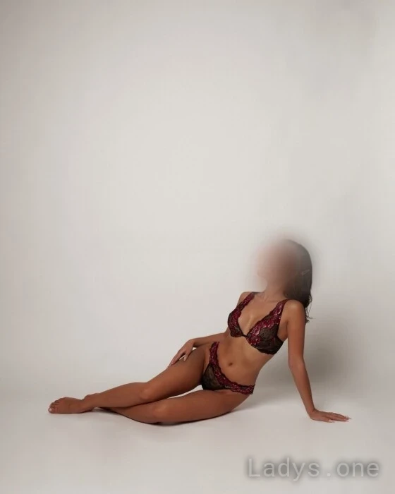Adeline (20) – Call Girl & Independent Escort Service in Brno - Gallery Photo 2