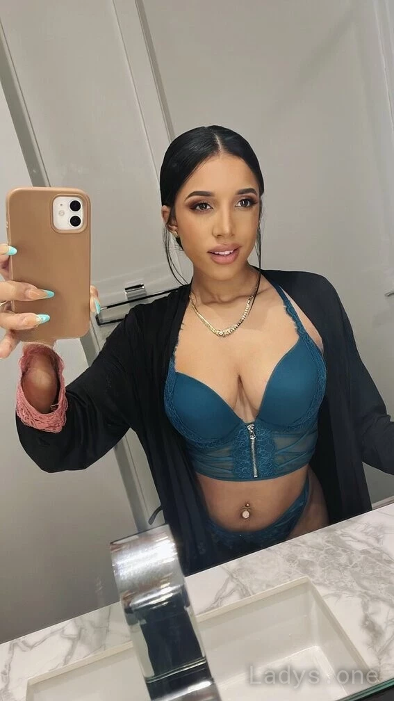 Bronx Threesomes (25) – Call Girl & Independent Escort Service in The Bronx - Gallery Photo 5