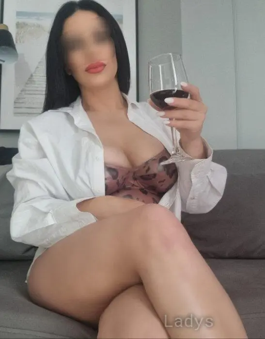 Amalia (27) – Call Girl & Independent Escort Service in Bucharest - Gallery Photo 3