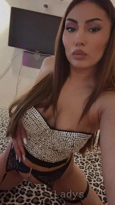 Mery (26) – Call Girl & Independent Escort Service in Bucharest - Gallery Photo 4