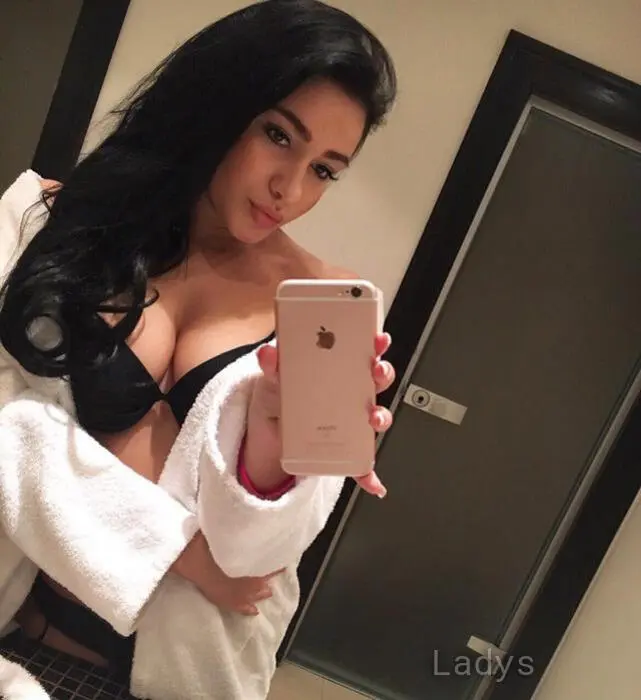 Michelle (29) – Call Girl & Independent Escort Service in Bucharest - Gallery Photo 3