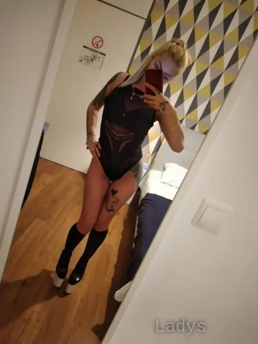 Elisa Boom (27) – Call Girl & Independent Escort Service in Bucharest - Gallery Photo 2