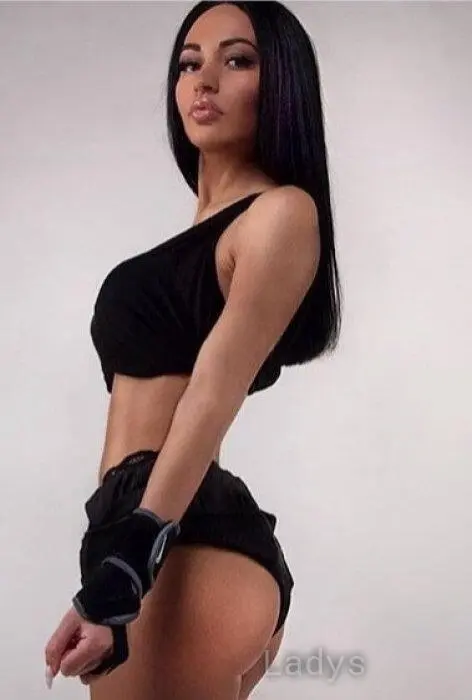 Anna (26) – Call Girl & Independent Escort Service in Bucharest - Gallery Photo 3