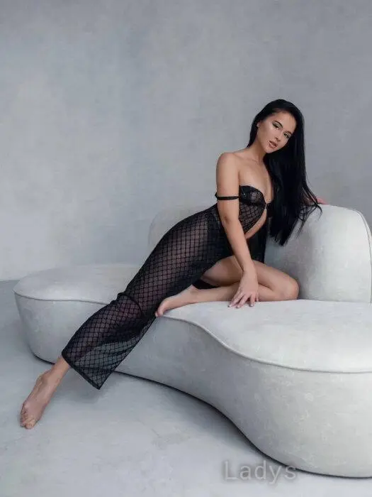 Sally (21) – Call Girl & Independent Escort Service in Budapest - Gallery Photo 4