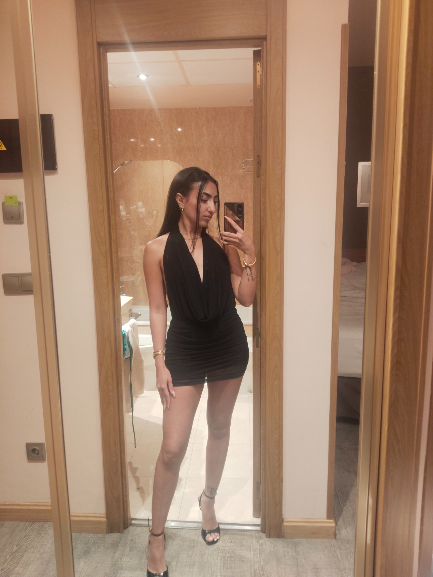Mia (18) – Call Girl & Independent Escort Service in Budapest - Gallery Photo 5