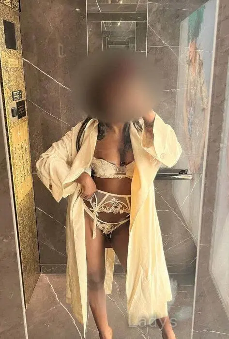 Tiffany (31) – Call Girl & Independent Escort Service in Budapest - Gallery Photo 2