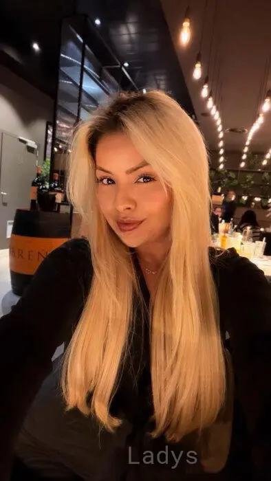 Faby (24) – Call Girl & Independent Escort Service in Budapest - Gallery Photo 5