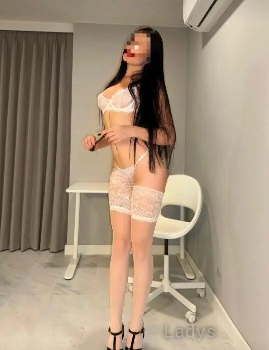 Lolita (23) – Call Girl & Independent Escort Service in Budapest - Gallery Photo 2