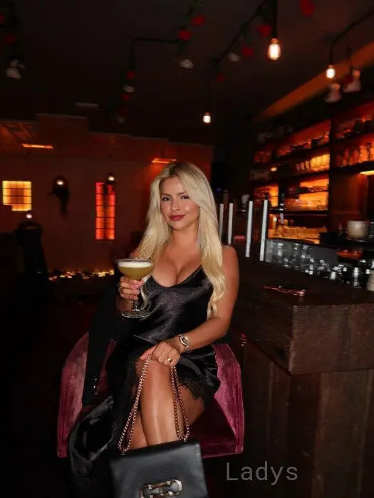 Faby (24) – Call Girl & Independent Escort Service in Budapest - Gallery Photo 3