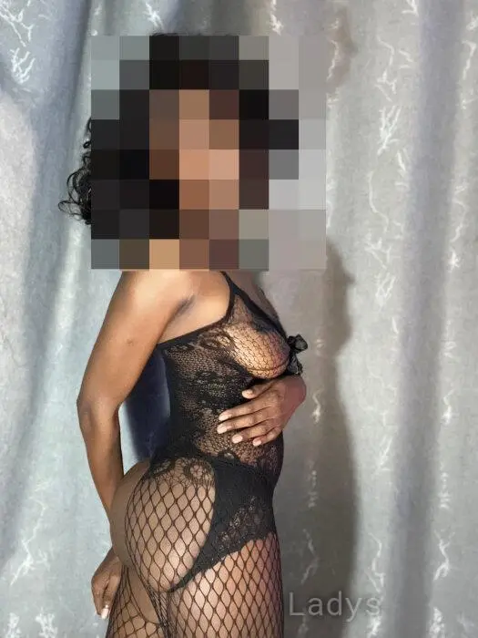 Julia (24) – Call Girl & Independent Escort Service in Budapest - Gallery Photo 5