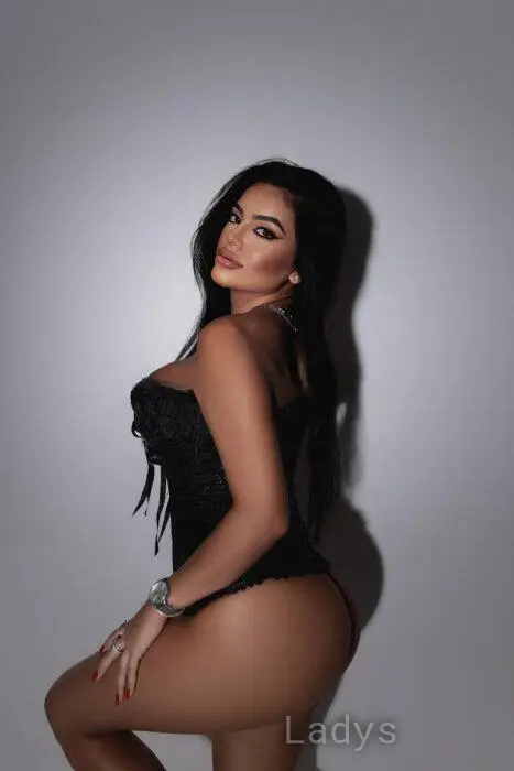 Celine (22) – Call Girl & Independent Escort Service in Budapest - Gallery Photo 3