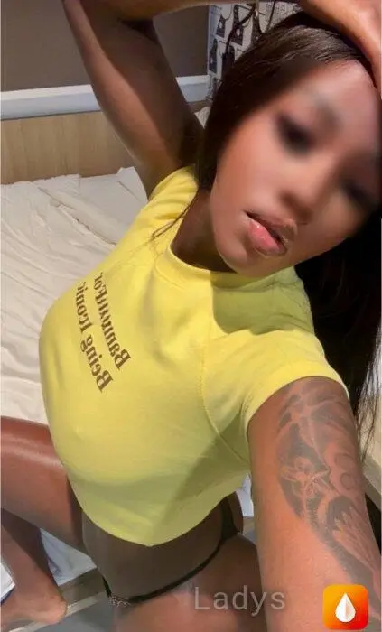 Mia (26) – Call Girl & Independent Escort Service in Singapore - Gallery Photo 3