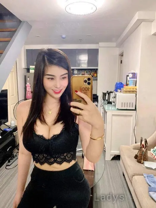 Aisha (24) – Call Girl & Independent Escort Service in Bukit Bintang - Gallery Photo 2