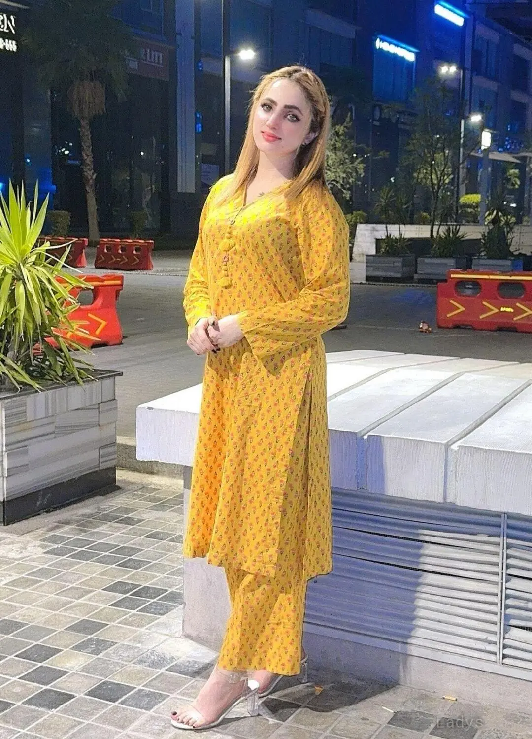 Maryam (26) – Call Girl & Independent Escort Service in Butwāl - Gallery Photo 3