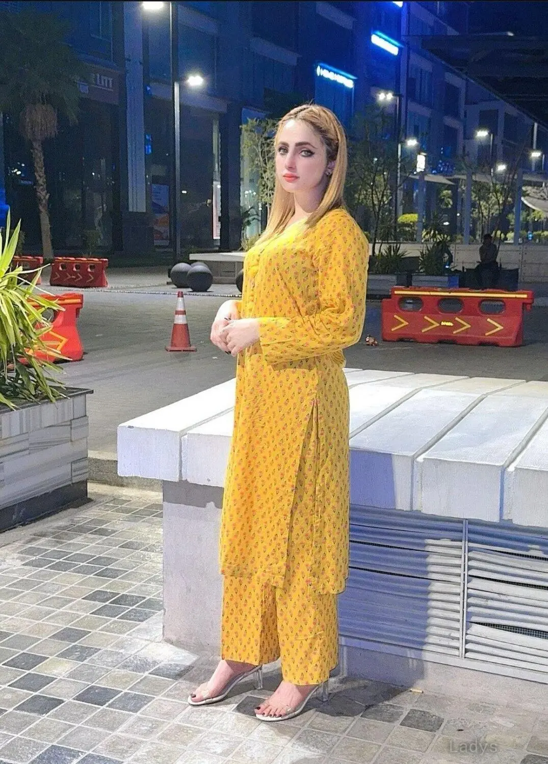 Maryam (26) – Call Girl & Independent Escort Service in Butwāl - Gallery Photo 2