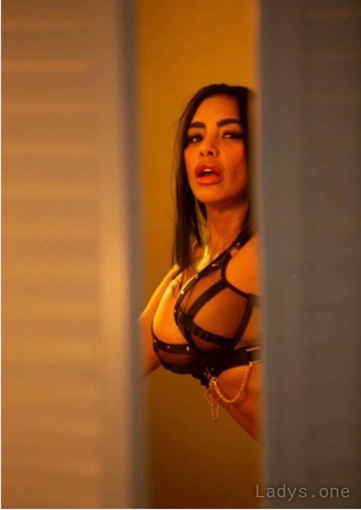 Antonella (26) – Call Girl & Independent Escort Service in Bwizibwera - Gallery Photo 3