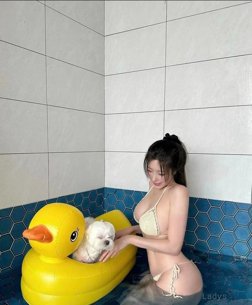 Ella (22) – Call Girl & Independent Escort Service in Cần Thơ - Gallery Photo 4