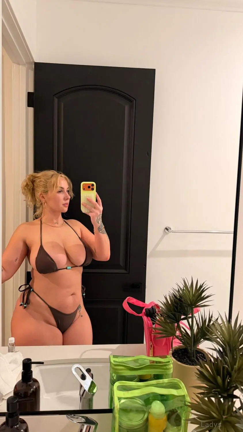Camila (25) – Call Girl & Independent Escort Service in Calgary - Gallery Photo 3