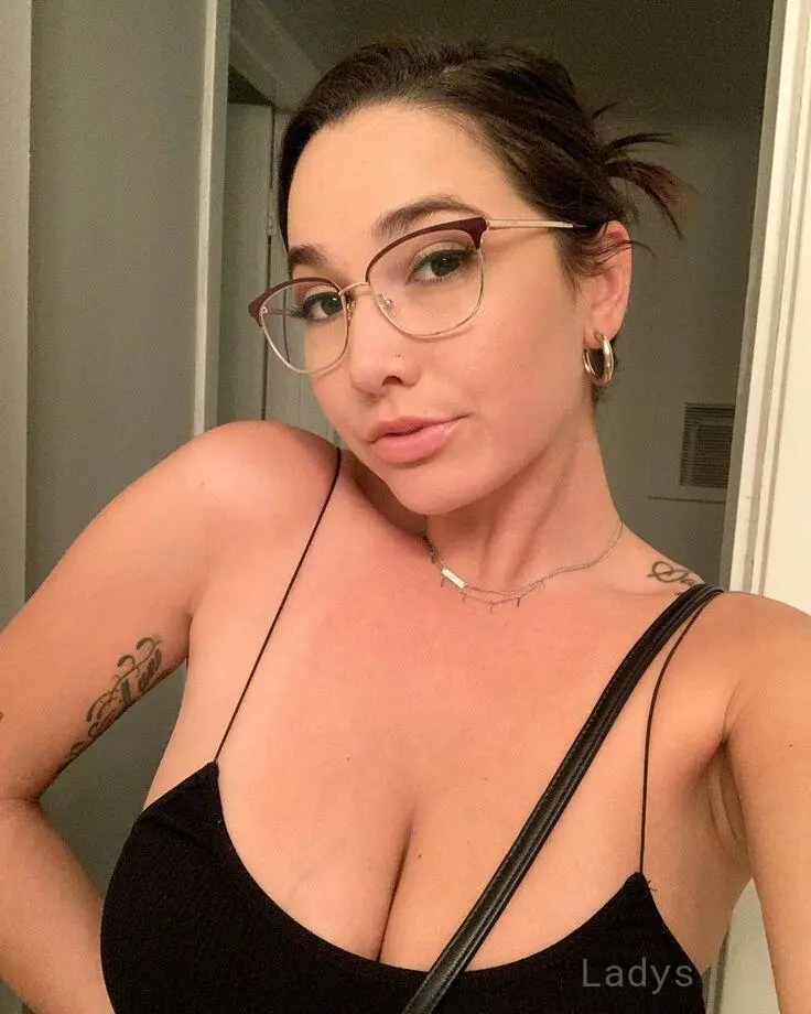 Karlee (32) – Call Girl & Independent Escort Service in Cambridge - Gallery Photo 3