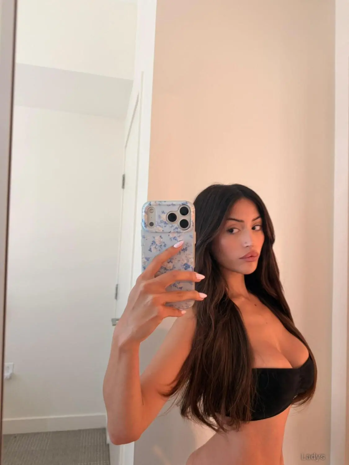 Maria Laurence (25) – Call Girl & Independent Escort Service in Cannes - Gallery Photo 3