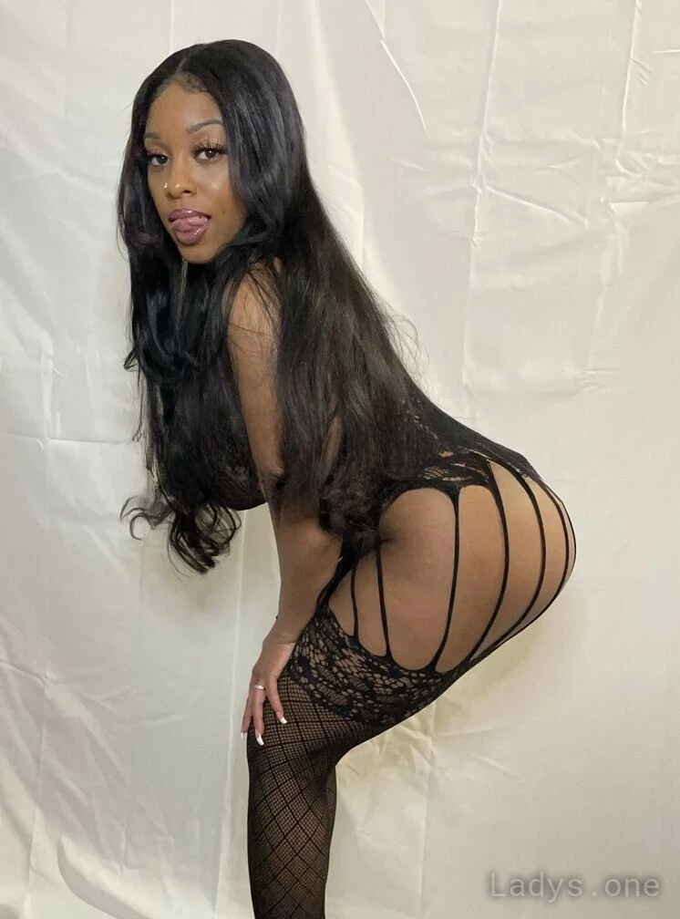Dimples (23) – Call Girl & Independent Escort Service in Cape Cod - Gallery Photo 3