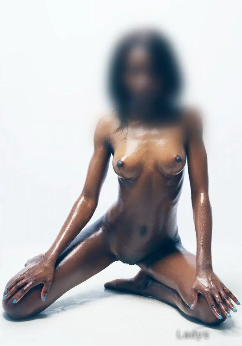Viki (23) – Call Girl & Independent Escort Service in Cape Town - Gallery Photo 3