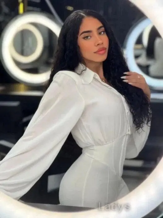 Amara (23) – Call Girl & Independent Escort Service in Cardiff - Gallery Photo 3