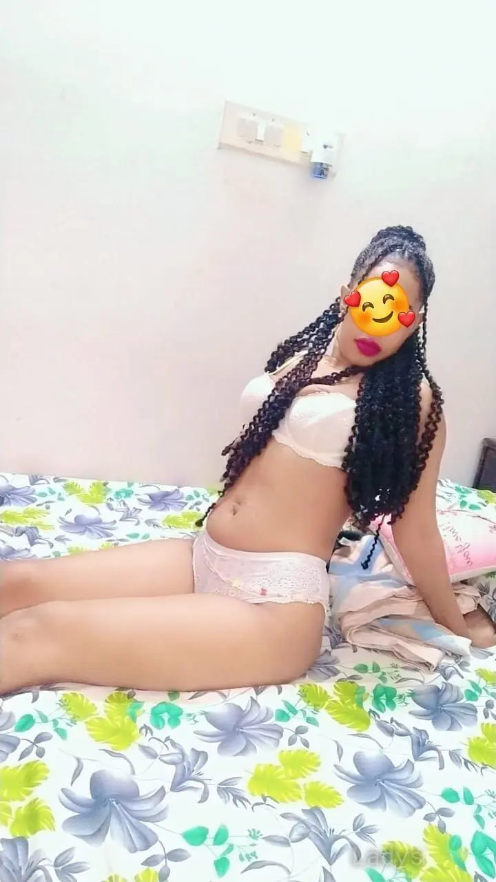 Ella (23) – Call Girl & Independent Escort Service in Chennai - Gallery Photo 2