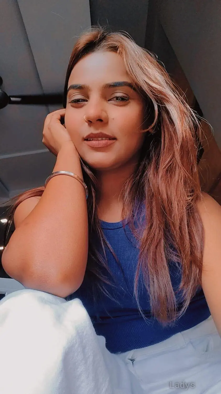 Simran (23) – Call Girl & Independent Escort Service in Chennai - Gallery Photo 4