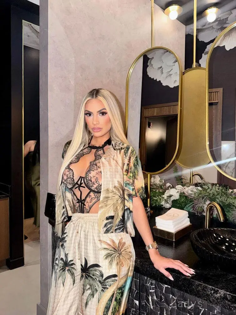 Ivana (26) – Call Girl & Independent Escort Service in Chicago - Gallery Photo 3