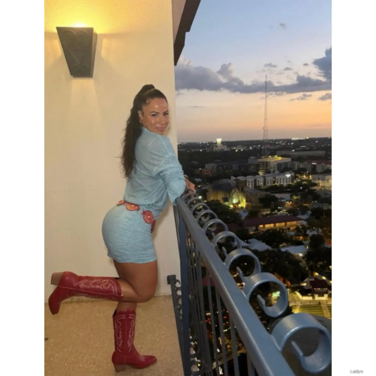 One You (35) – Call Girl & Independent Escort Service in Chicago - Gallery Photo 4