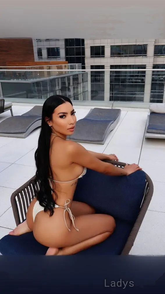 Alma (25) – Call Girl & Independent Escort Service in Chicago - Gallery Photo 3