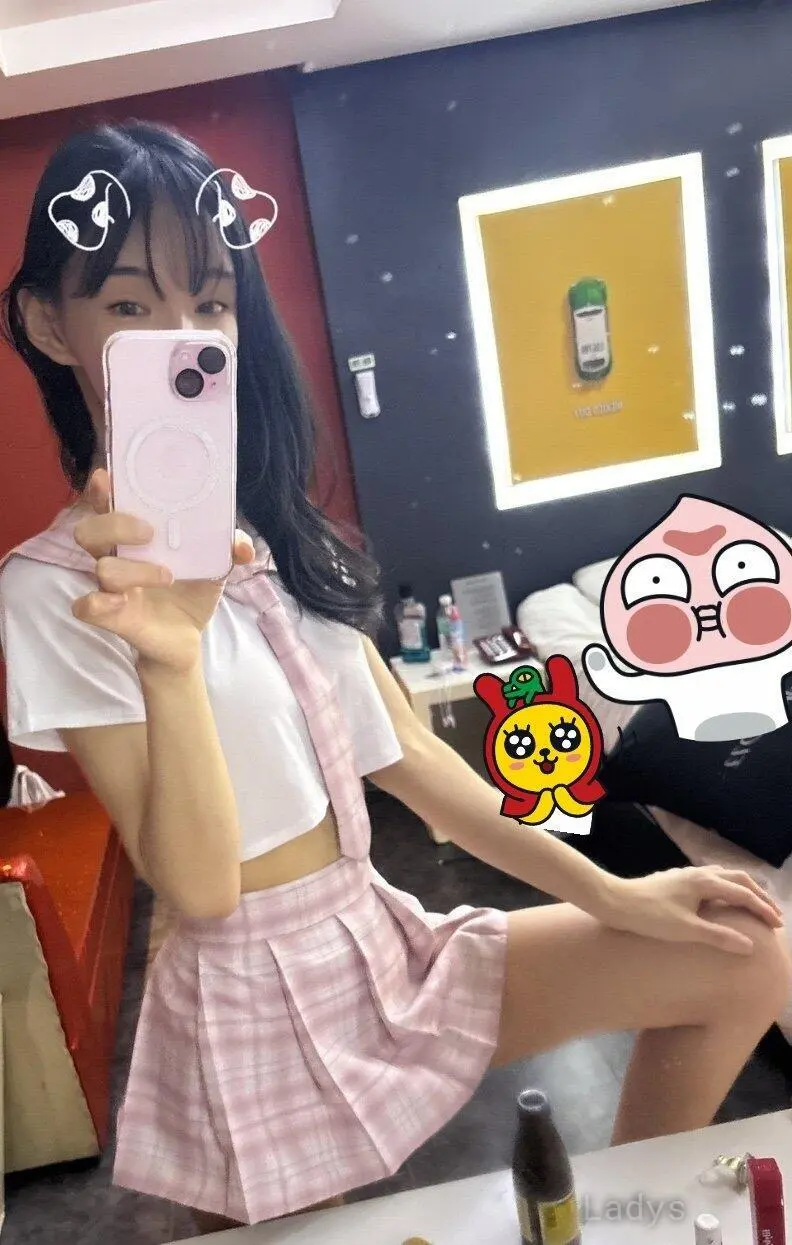 Lisa (27) – Call Girl & Independent Escort Service in Chongqing - Gallery Photo 3