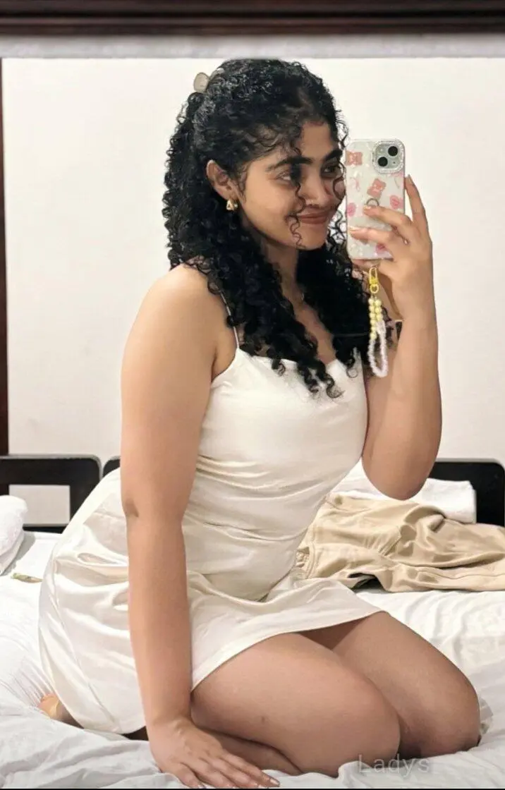 Jenny (22) – Call Girl & Independent Escort Service in Chongqing - Gallery Photo 2