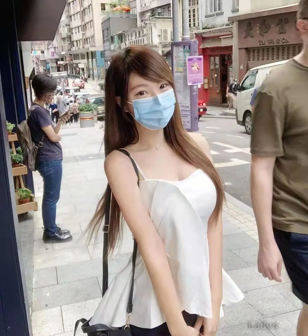 Lucy (24) – Call Girl & Independent Escort Service in Chongqing - Gallery Photo 2