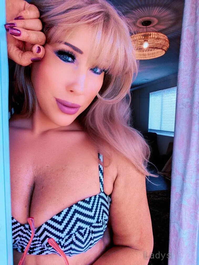 Bombshell (43) – Call Girl & Independent Escort Service in Cincinnati - Gallery Photo 3
