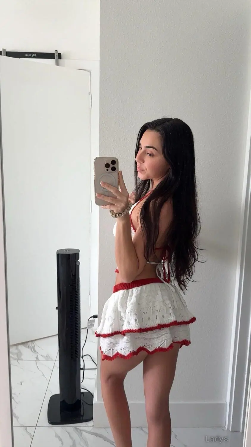 Mia Esther (26) – Call Girl & Independent Escort Service in Cluj-Napoca - Gallery Photo 3
