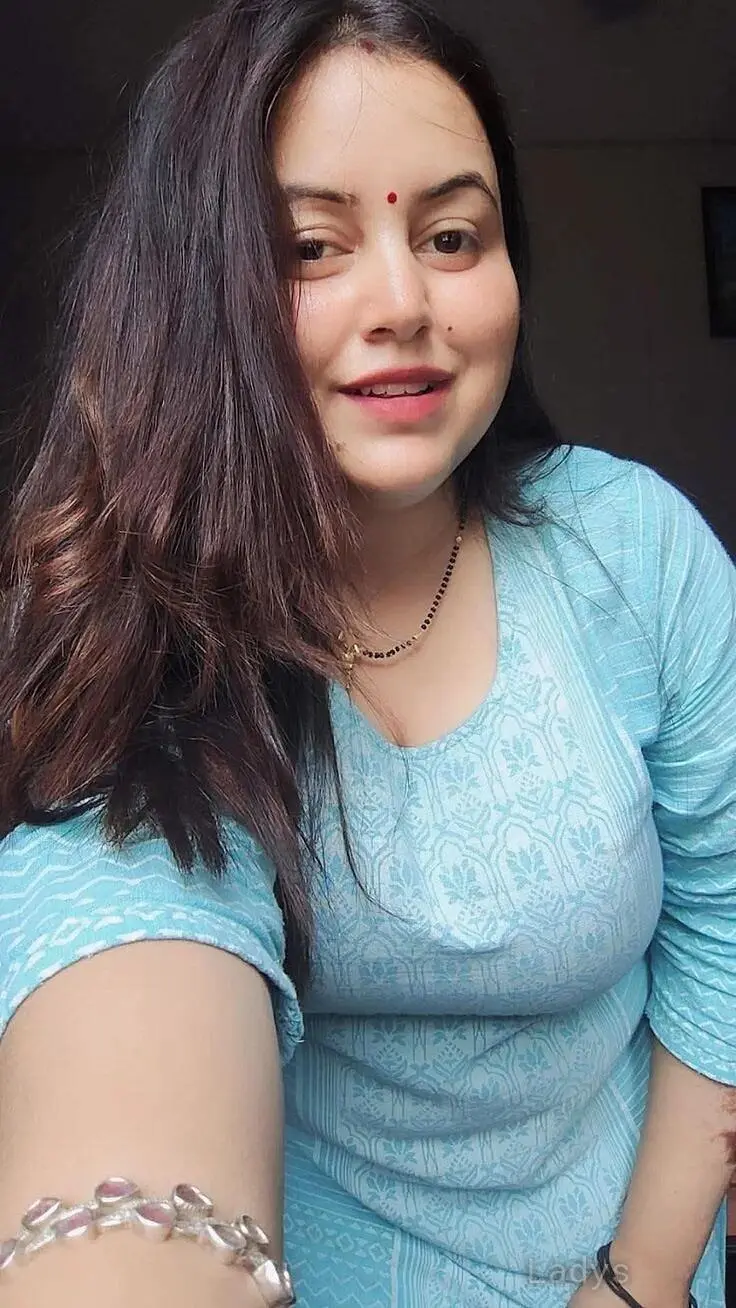 Ysavi (23) – Call Girl & Independent Escort Service in Coimbatore - Gallery Photo 4