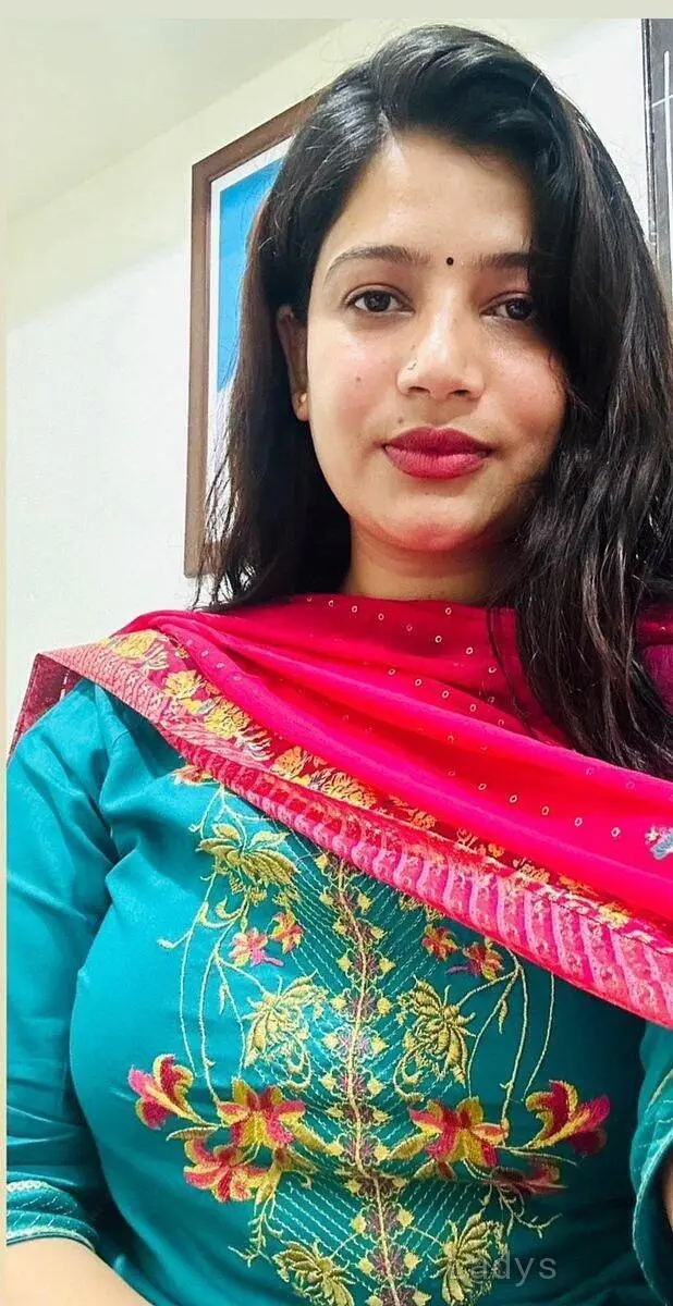 Ysavi (23) – Call Girl & Independent Escort Service in Coimbatore - Gallery Photo 3