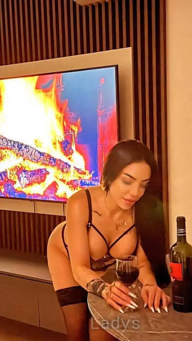 Allma (26) – Call Girl & Independent Escort Service in Constanţa - Gallery Photo 3